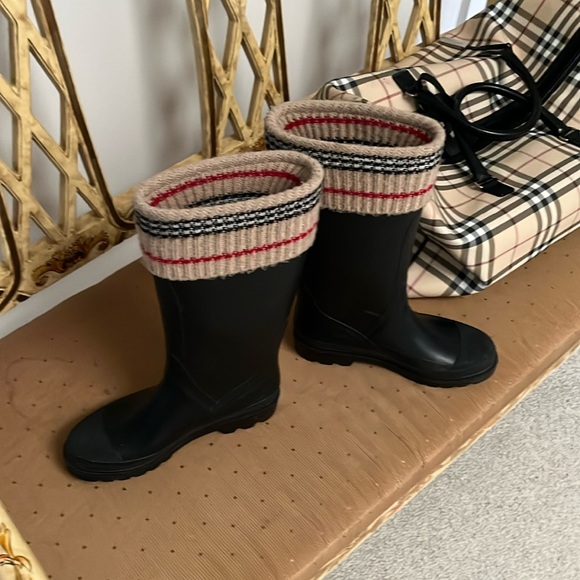 Burberry Knit Top Black and Cream Winter Rain Boots - Picture 1 of 9